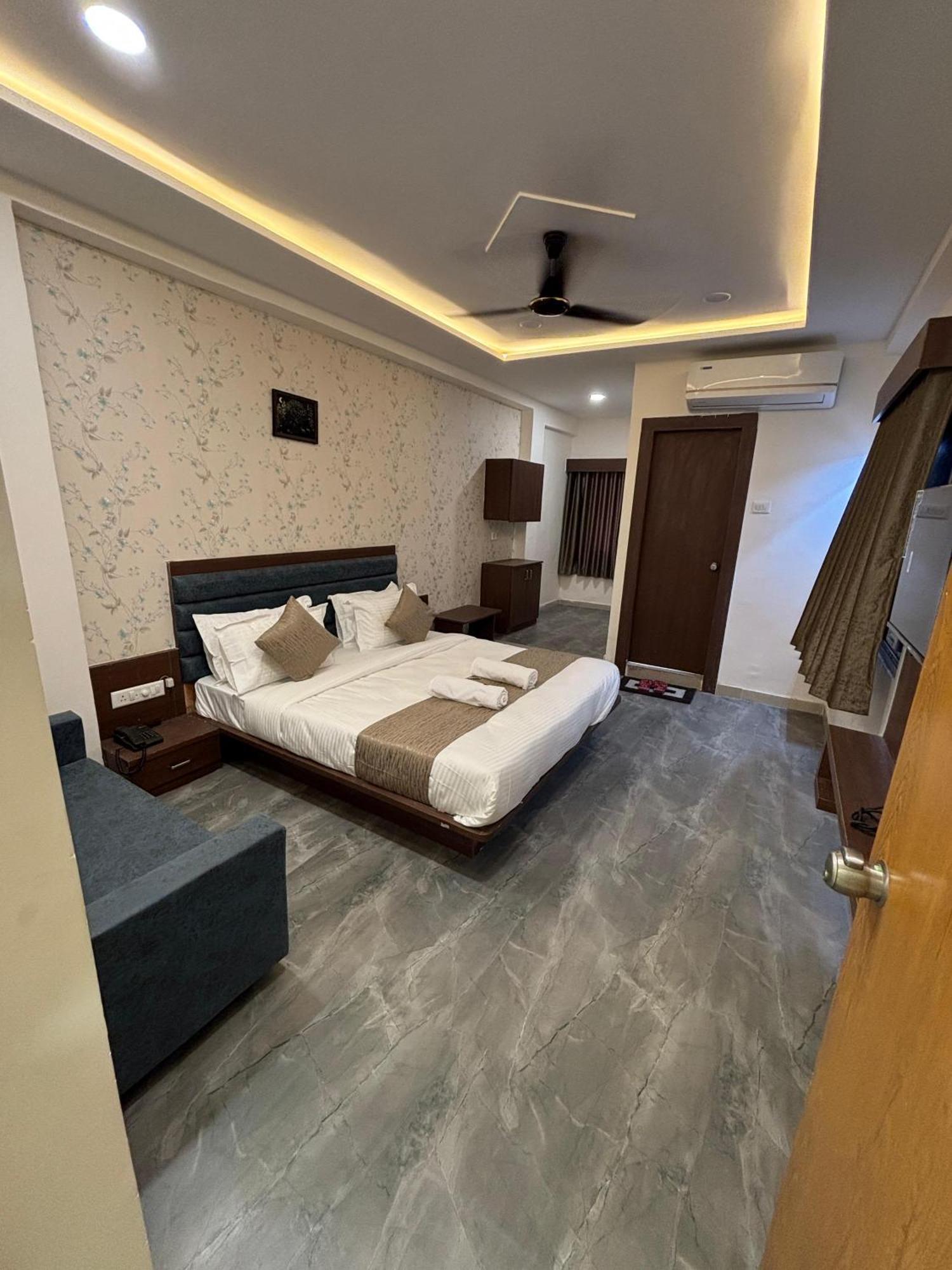Hotel Mountain Bharuch 외부 사진