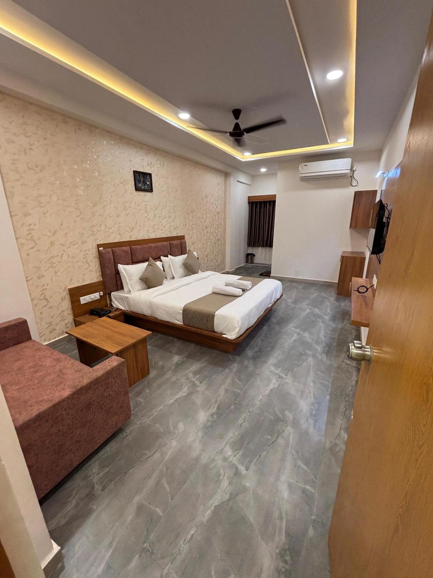 Hotel Mountain Bharuch 외부 사진