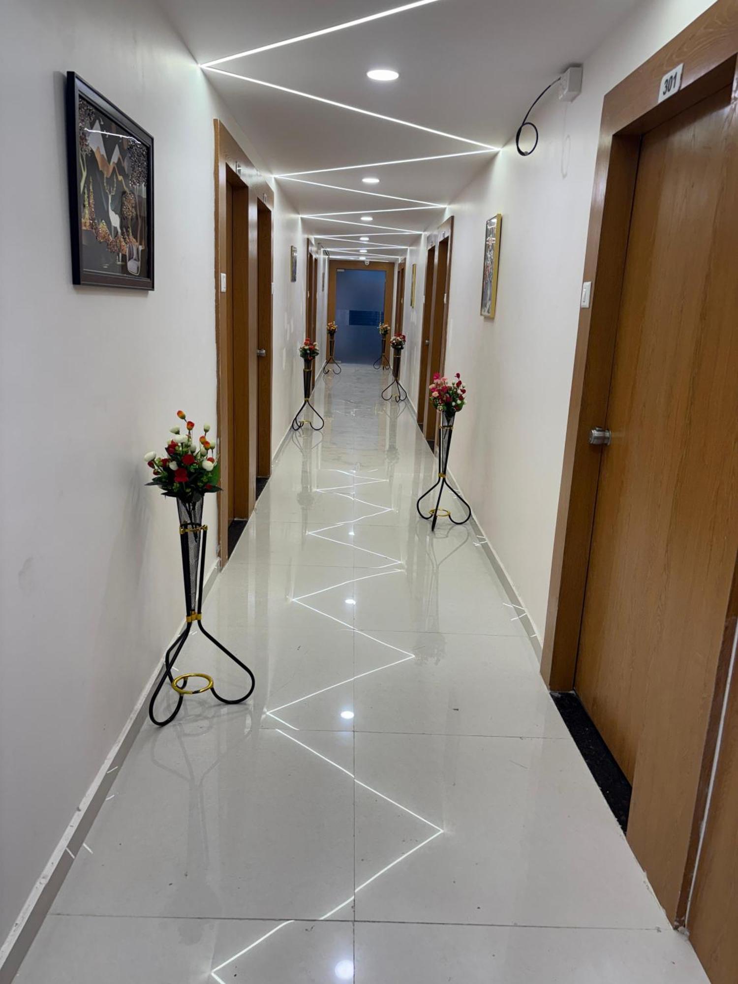 Hotel Mountain Bharuch 외부 사진