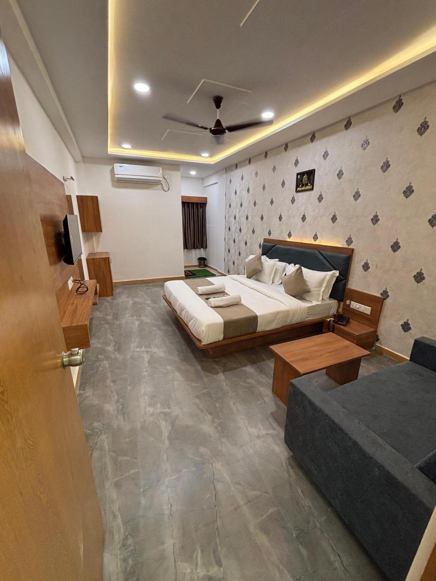 Hotel Mountain Bharuch 외부 사진