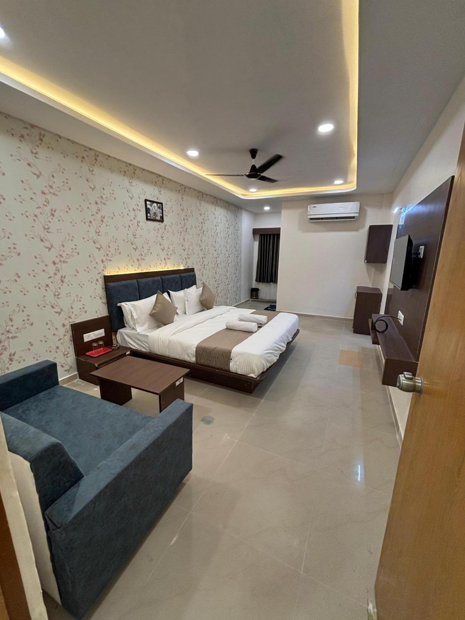 Hotel Mountain Bharuch 외부 사진